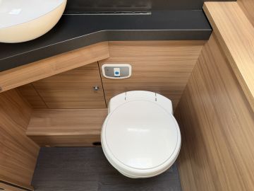 Adria MATRIX 600 DT Nav | Zonnepaneel | Hefbed